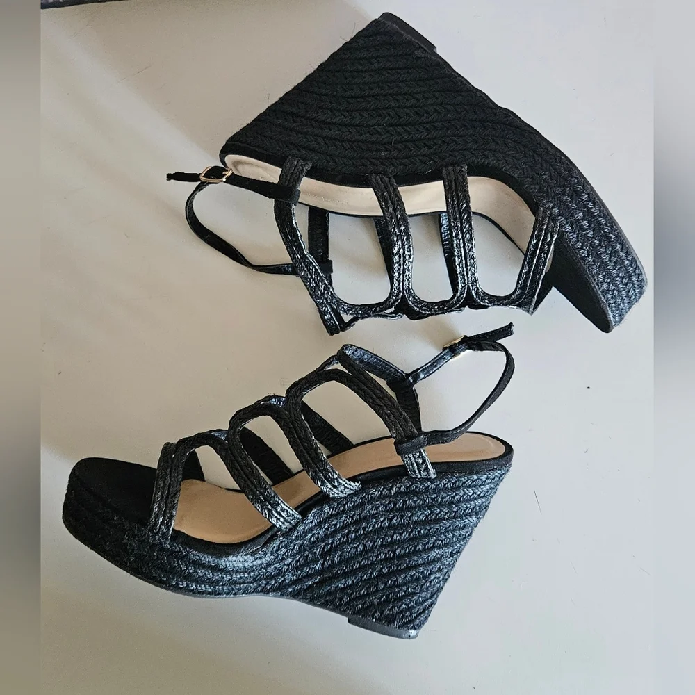NWT Wild Diva Lounge Wedge Sandals